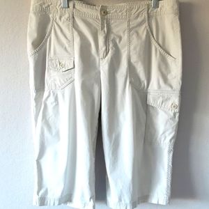 Columbia Women's Cargo Cream Capri Pants Size 12